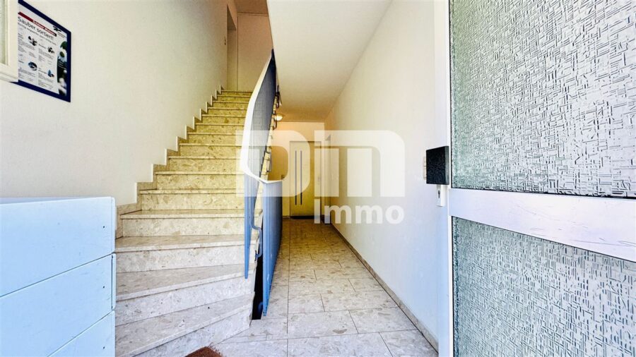 Gepflegte Maisonette Wohnung mit Studio 2x Balkon und PKW Stellplatz in Traumlage - EG Haupteingang